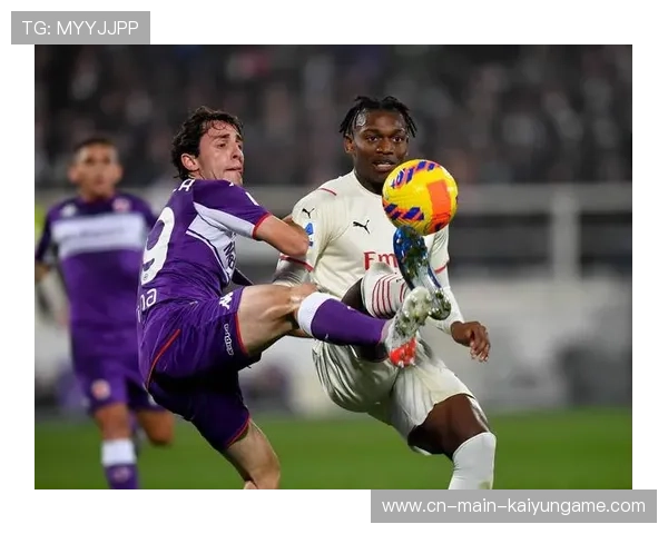 AC米兰门前混战由边路的传球终结